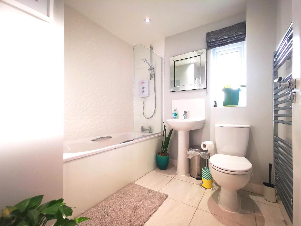 The Lawnswood - Central Manchester Holiday Home With Free Parking Exteriér fotografie