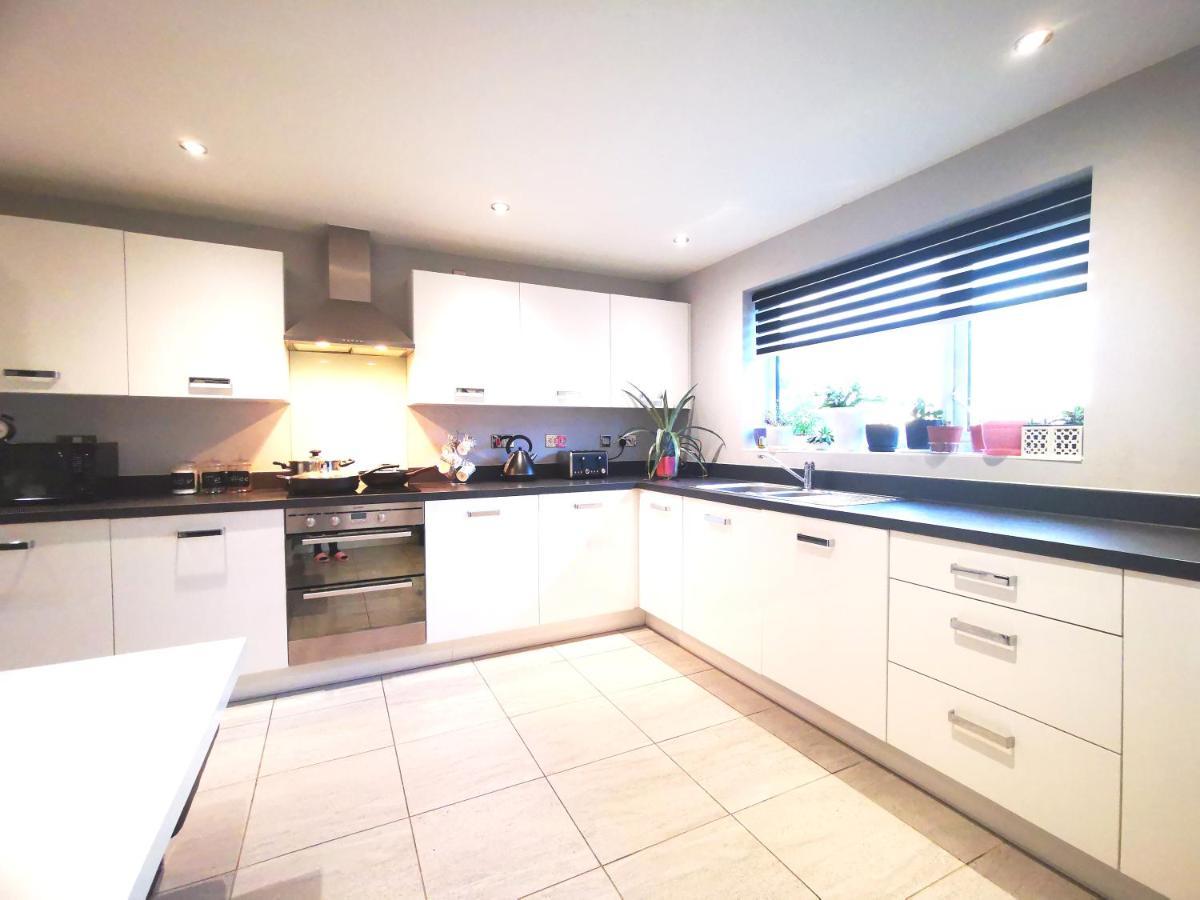 The Lawnswood - Central Manchester Holiday Home With Free Parking Exteriér fotografie