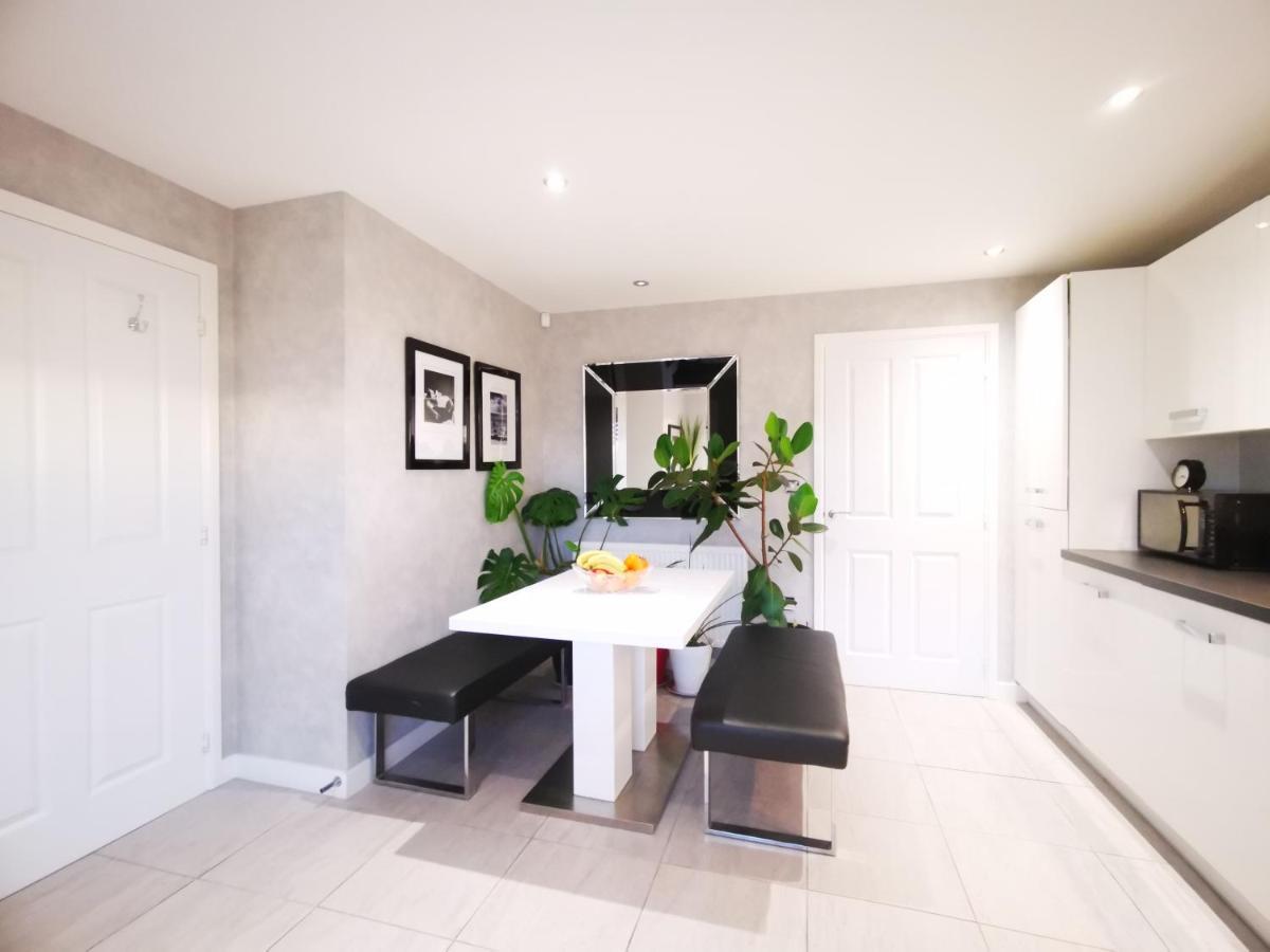 The Lawnswood - Central Manchester Holiday Home With Free Parking Exteriér fotografie