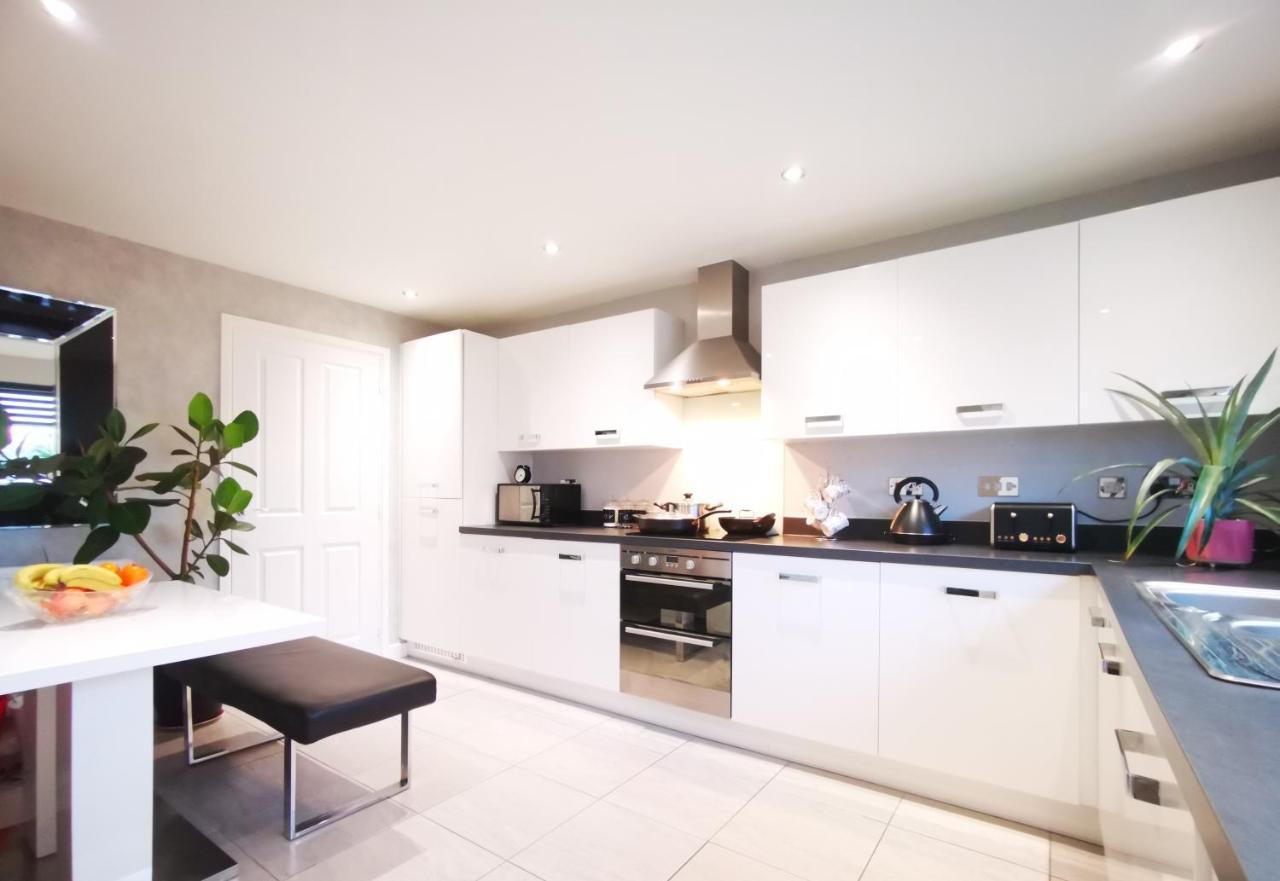 The Lawnswood - Central Manchester Holiday Home With Free Parking Exteriér fotografie